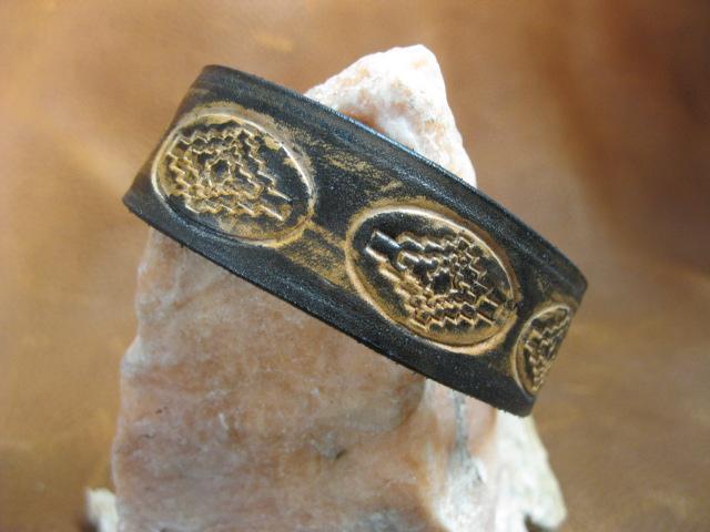 Classic tooling Navajo Bracelet - Artfest Ontario - Gu krea..shun - Bracelet
