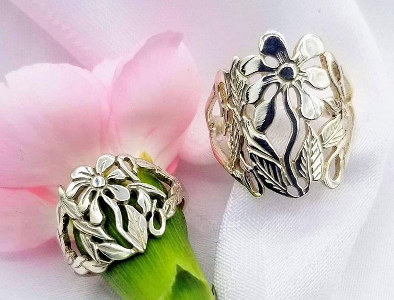 Sterling Daisy Rings, Small - Artfest Ontario - Delicate Touch Jewellery - Fine Jewellery