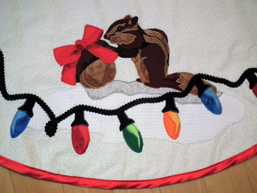 Traditional Holiday Tree Skirt - Artfest Ontario - Tamara’s Treasured Shop - Home Decor